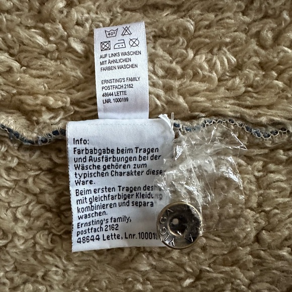 YIGGA Denim Vest/Faux Fur inside - Picture 9 of 9